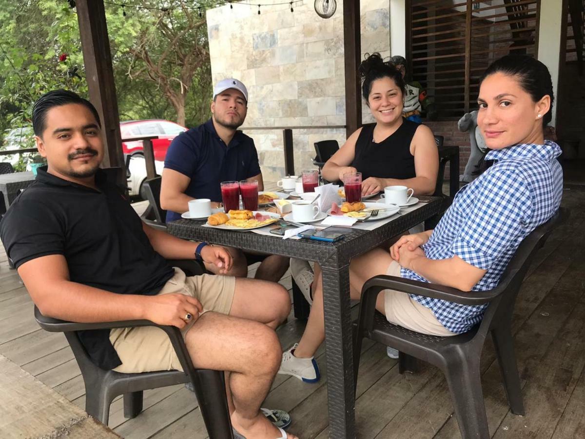 Tavarua Hotel Montañita Buitenkant foto